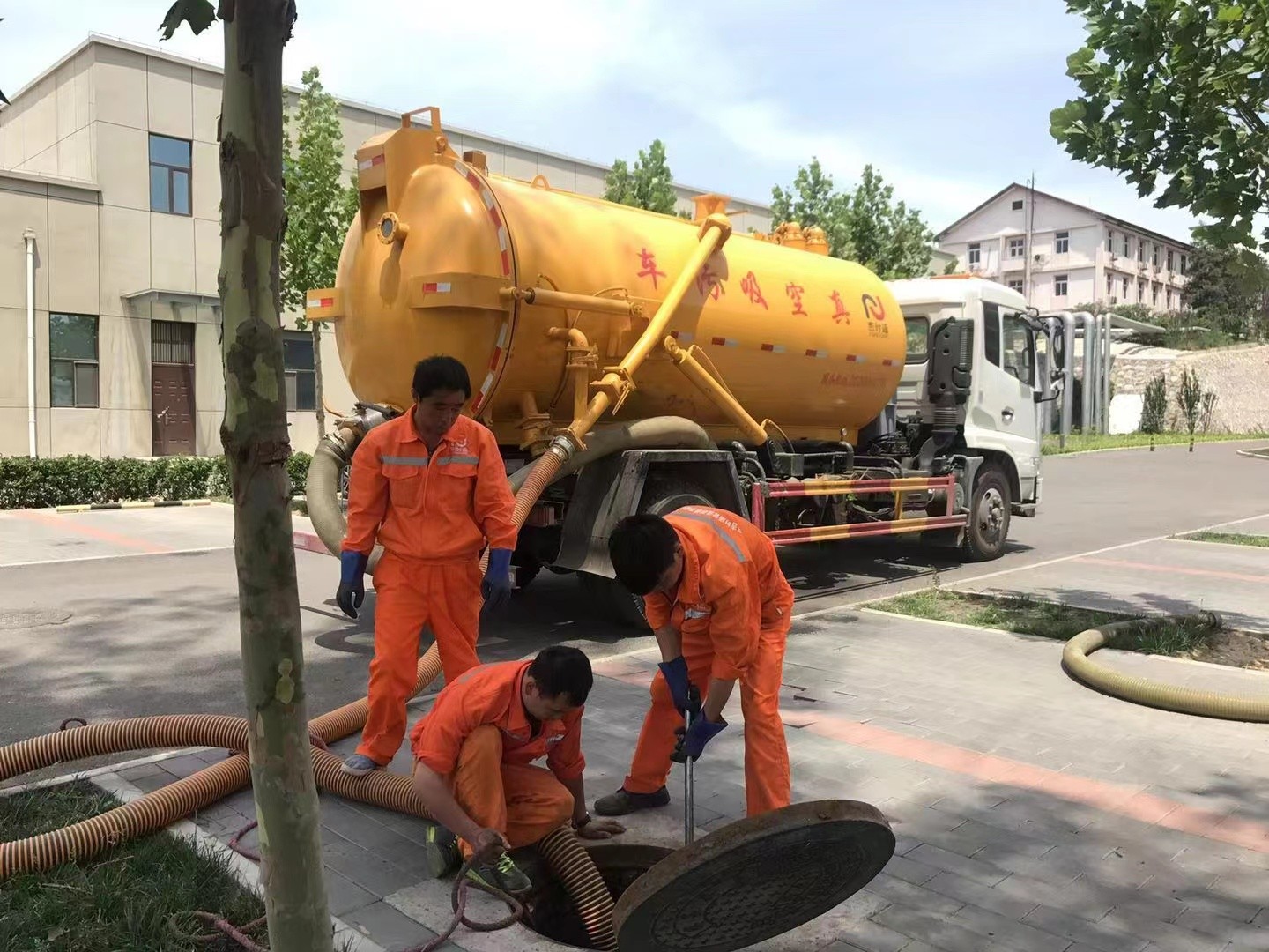 吴起化粪池清理与5-8吨吸粪车施工效率分析
